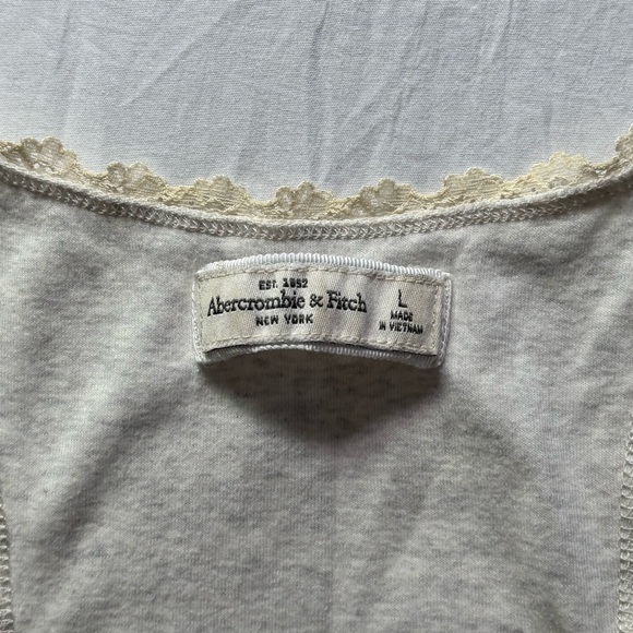 Y2K Abercrombie & Fitch Cream Lace Trim Cami Tank Top - Picture 3 of 7